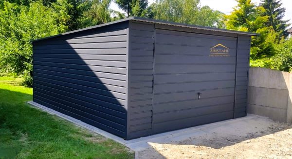 Blechgarage 4,50 m  x 5 m in der Farbe Anthrazit (BTX 7016) mit Schwingtor,  Pultdach mit Neigung nach hinten – Bild 2