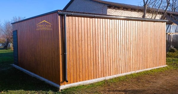 Blechgarage 6m x 6m in der Farbe Holzoptik goldene Eiche mit Schwingtor in der Farbe Anthrazit (BTX 7016), Pultdach mit Neigung nach hinten – Bild 4
