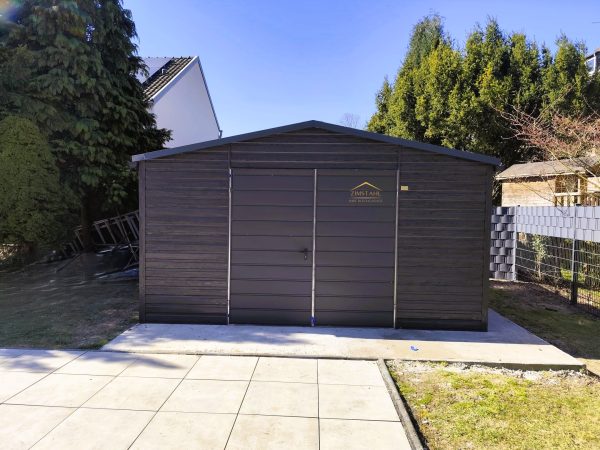 Gartenhaus, satteldach, Doppelflügeltor, holzoptik Graphit, Metalldachziegel, Regenrinnr, Kippfenster