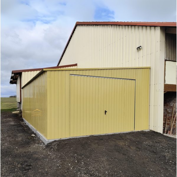 Blechgarage, Pultdach mit neigung nach links, Schwingtor, Vertikalblech, Sandgelb,
