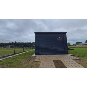 Blechgarage 3,50 m x 6,00 m in der Farbe Anthrazit (BTX 7016) mit Schwingtor, Pultdach mit Neigung nach hinten