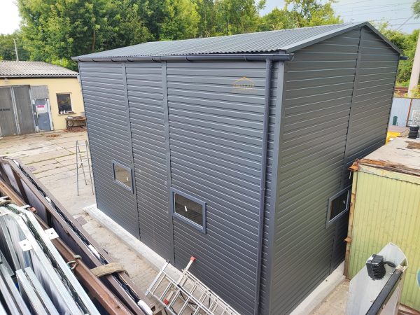 Blechgarage/Halle in der Farbe Anthrazit (BTX 7016) mit Doppelflügeltore, Satteldach, werkastatt
